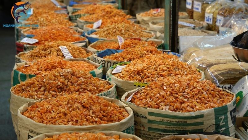 Tìm hiểu về tôm khô loại 1, loại 2 và giá bán 4 tôm khô loại 1